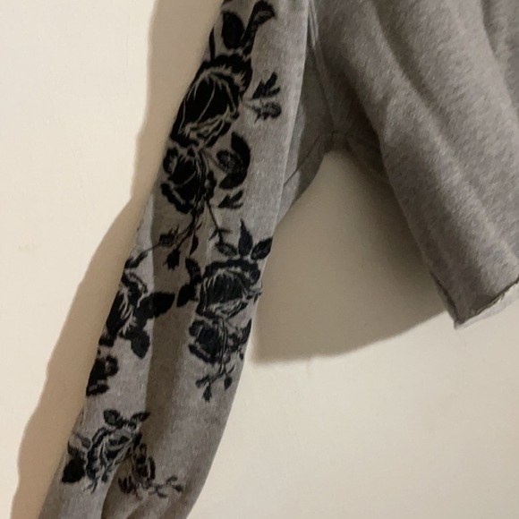 🌷2 for $25🌷 Blue notes crop sweater - Picture 2 of 2